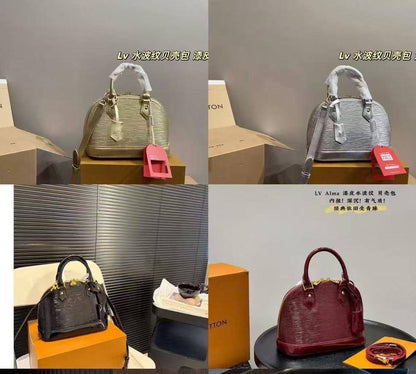 LV

90 dhs🇦🇪
Good quality 

with box
🎁🎁🎁

Zain35
♥️♥️♥️