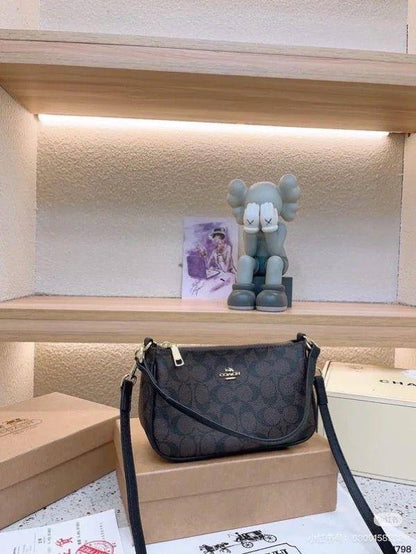 Coach Nalita

Size : 20 * 12 cm

80 dhs🇦🇪

with box 🎁

Zain115
♥️♥️♥️