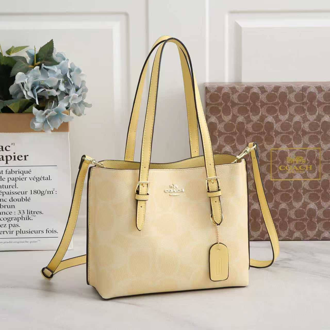 Coach
With box
🎁🎁🎁

size:25×19×12         
100 dhs🪙

Zain114
♥️♥️♥️