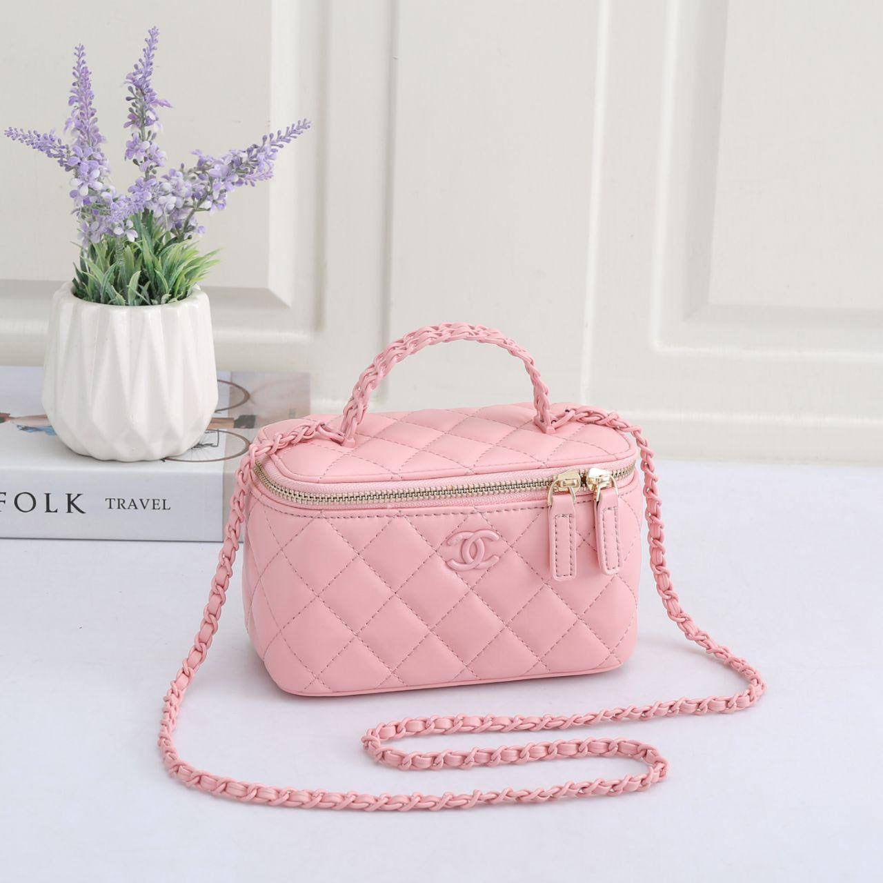 Chanel 24B
Size: 17 * 10 * 8 cm
95 dhs🇦🇪
with box🎁

Zain115
 ♥️♥️♥️