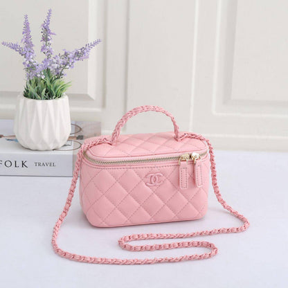 Chanel 24B
Size: 17 * 10 * 8 cm
95 dhs🇦🇪
with box🎁

Zain115
 ♥️♥️♥️