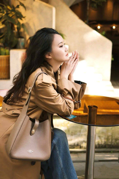 COACH 

NEW CAME GOOD QUALITY 

WITH BOX 
🎁🎁🎁

90 dhs🇦🇪

Zain39
♥️♥️♥️