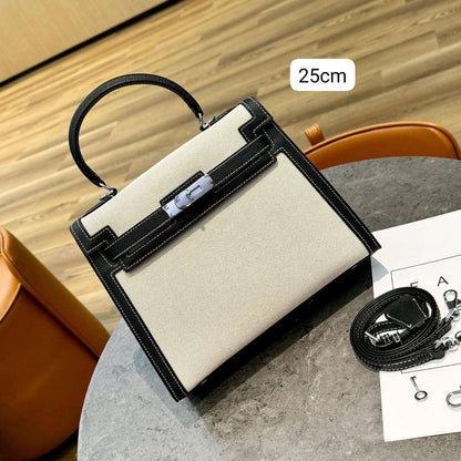 Hermes

Good quality 

with box 
🎁🎁🎁
105 dhs🇦🇪

Zain186
♥️♥️♥️