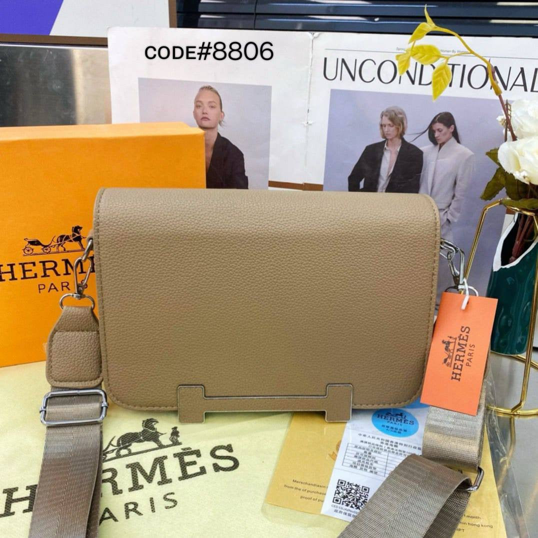HERMES ɢᴇᴛᴀ
ᴄʀᴏss ʙᴏᴅʏ ʙᴀɢ
ᴍᴀᴛᴛᴇ ʟᴇᴀᴛʜᴇʀ ᴍᴀᴛᴇʀɪᴀʟ
sɪʟᴠᴇʀ ʜᴀʀᴅᴡᴀʀᴇ
sɪᴢᴇ : 24 cm
ᴡɪᴛʜ BOX
🎁🎁🎁

70 dhs🇦🇪

Zain31
♥️♥️♥️
