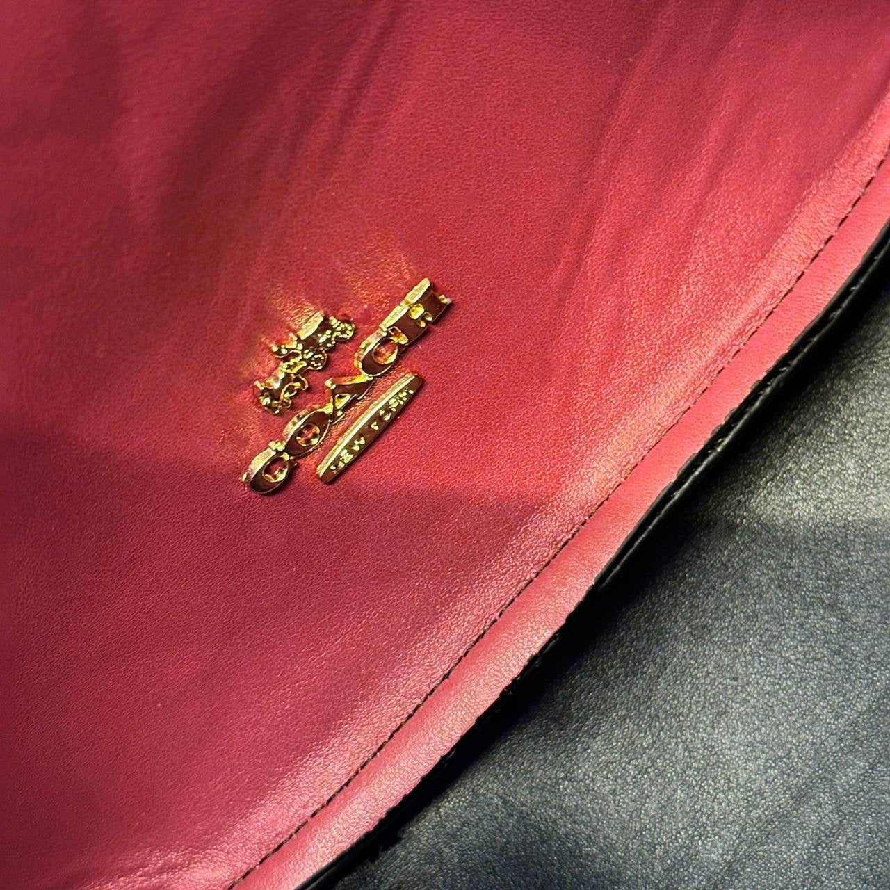 COACH 

NEW CAME GOOD QUALITY 

WITH BOX 
🎁🎁🎁

90 dhs🇦🇪

Zain39
♥️♥️♥️