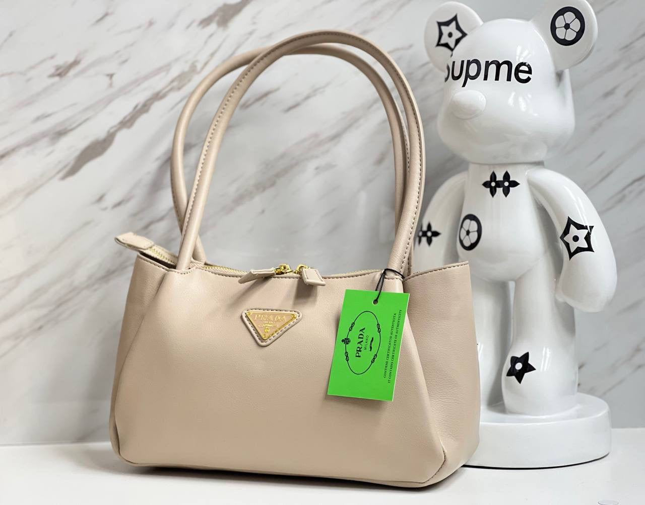 Prada 
Good Quality 
120 dhs🇦🇪

Zain117
♥️♥️♥️