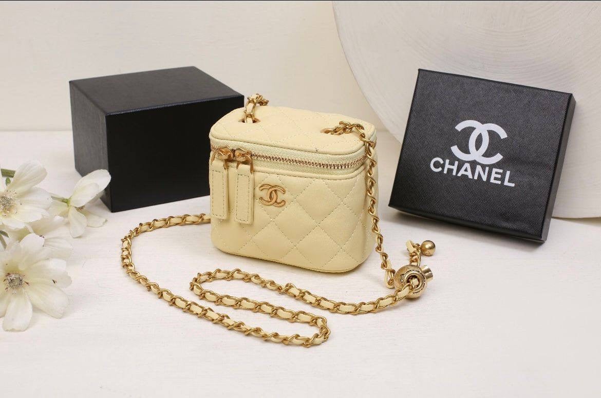 Chanel

with box 
🎁🎁🎁

90 dhs🪙💕

Zain50
♥️♥️♥️