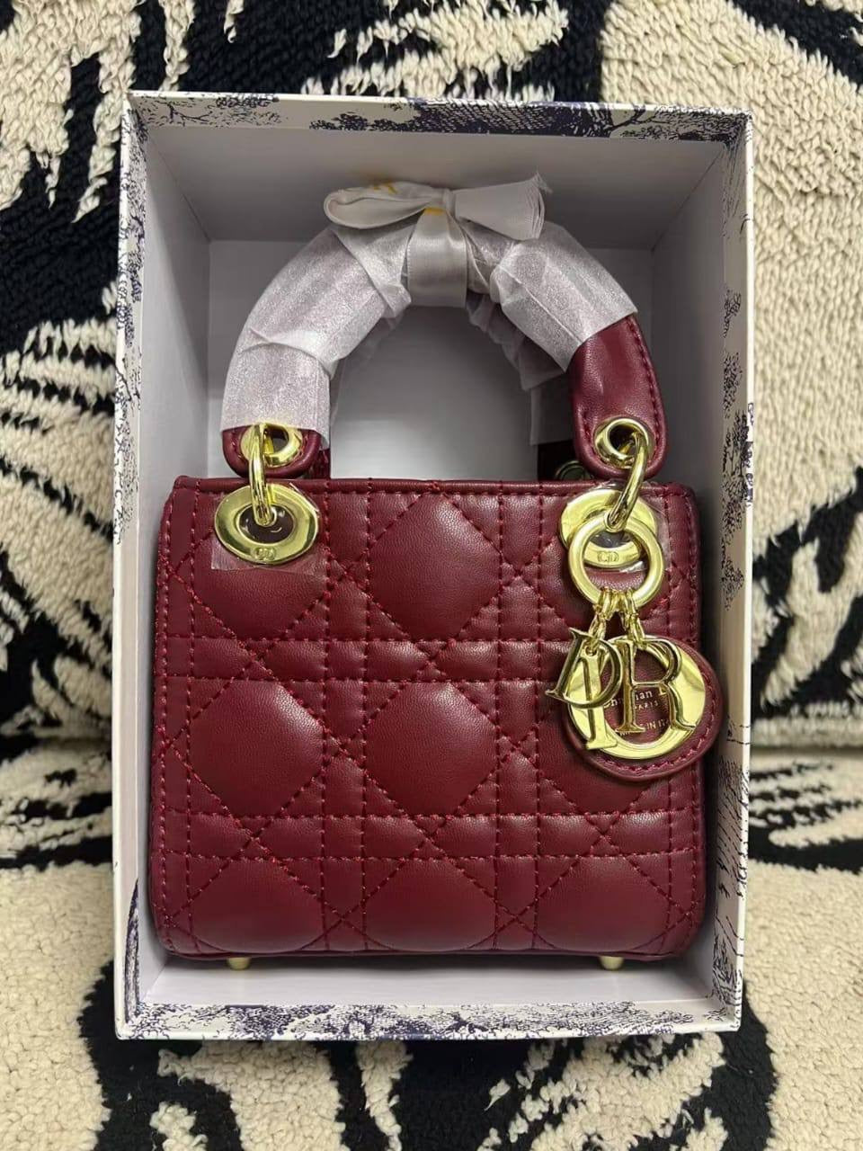 Dior 
Lady dior super mini
Size: 13cm

With box 
🎁🎁🎁

100 dhs🪙💕

Zain50
♥️♥️♥️