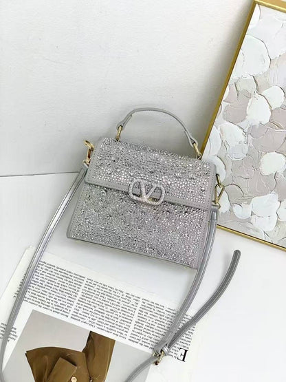 Valentino
GOOD QUALITY 
120 dhs🪙

Zain200
♥️♥️♥️