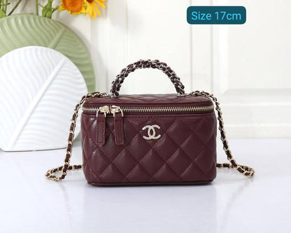 Chanel

Good quality 

with box 
🎁🎁🎁

95 dhs🇦🇪

Zain186
♥️♥️♥️