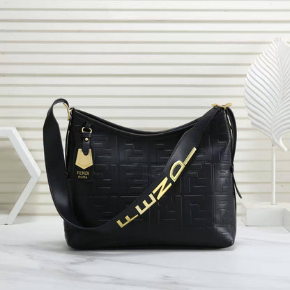 New arrived 
Fendi 
120 dhs🇦🇪
size 32cm

Zain161
♥️♥️♥️
