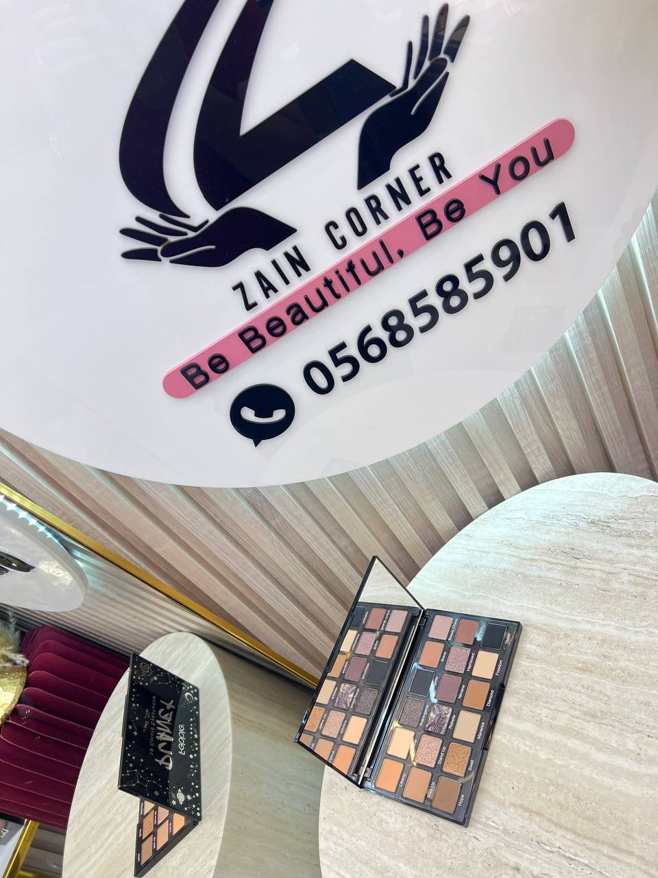 Makeup palette 

30 dhs uae

Zain49

♥️♥️♥️