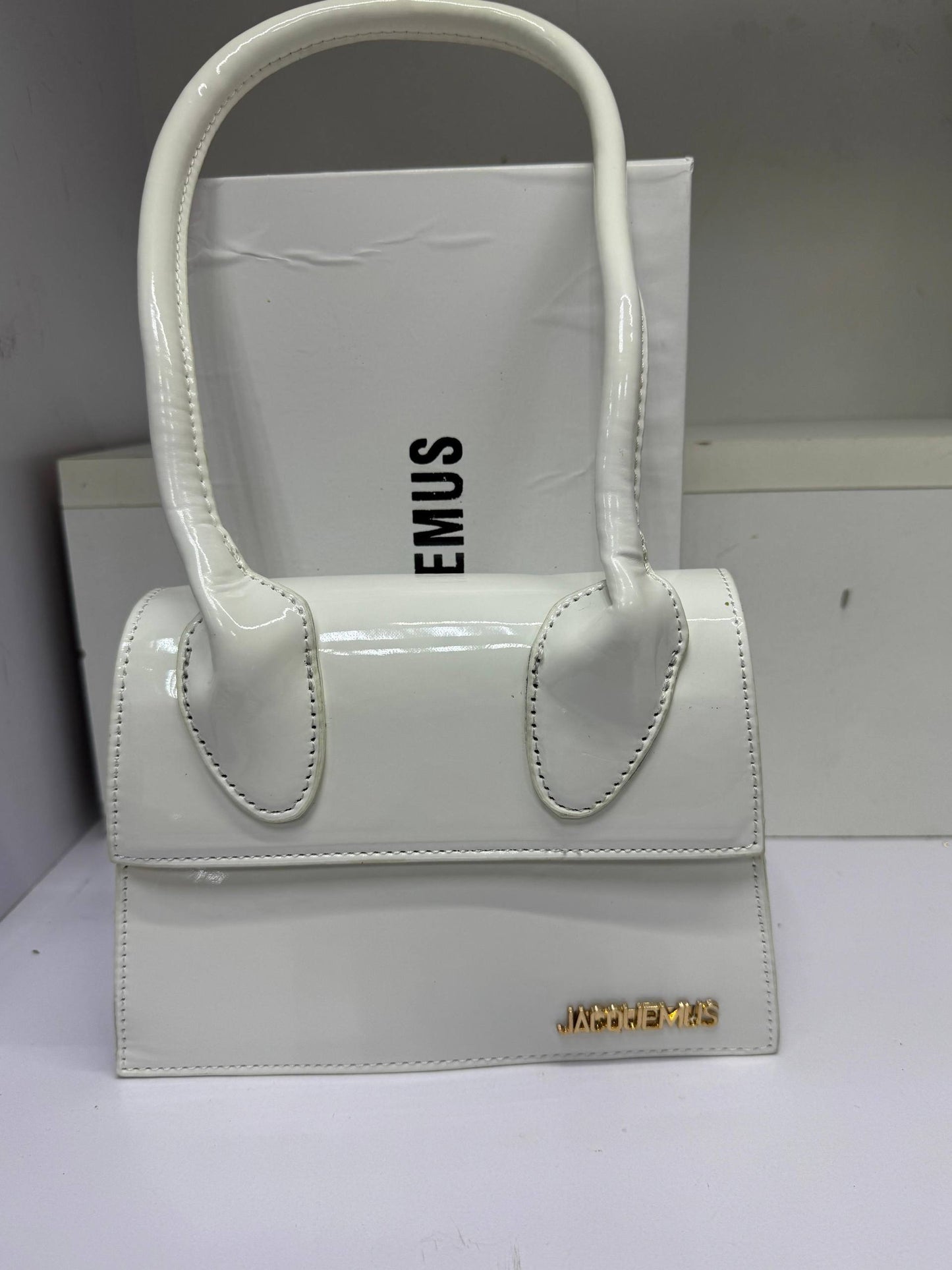 Jacquemus
With box 
🎁🎁🎁

70 dhs🇦🇪
offer

Zain50
♥️♥️♥️