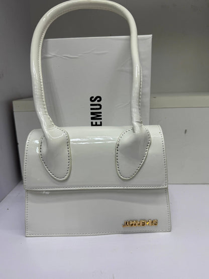 Jacquemus
With box 
🎁🎁🎁

70 dhs🇦🇪
offer

Zain50
♥️♥️♥️