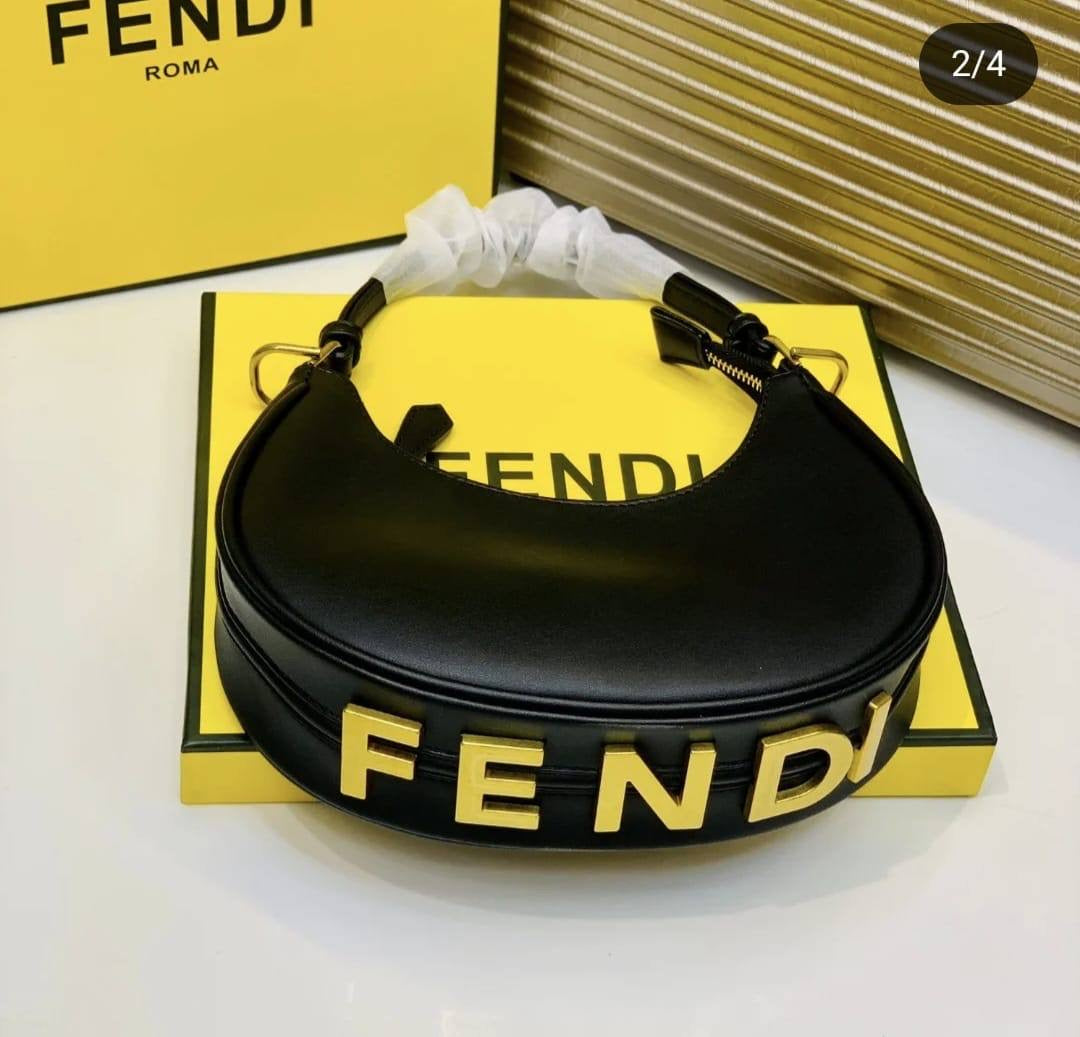 Fendi
with box
🎁🎁🎁

100 dhs🪙

Zain143
♥️♥️♥️