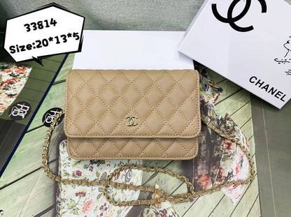 Chanel
with box
90 dhs🪙

Zain46
❤️❤️❤️