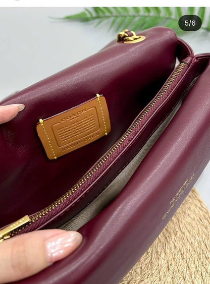 COACH 
NEW COMING 
100 dhs🪙
SIZE 25 CM

Zain200
♥️♥️♥️