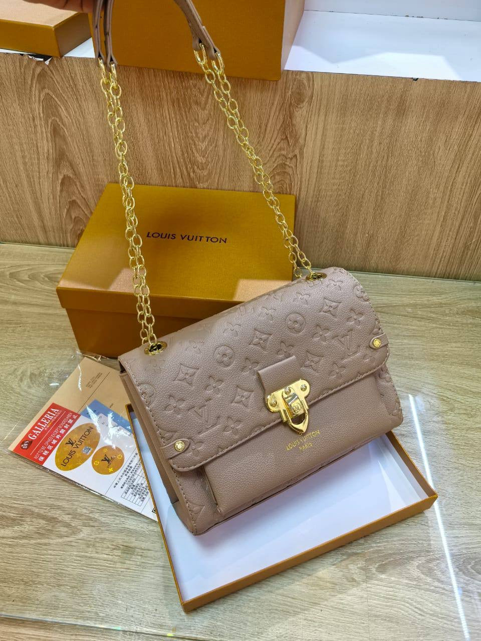 LV

With box 
🎁🎁🎁

90 dhs🇦🇪

Zain217
♥️♥️♥️