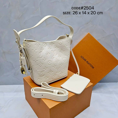 LV
ᴀʟʟ ɪɴ BB ᴍᴏɴᴏɢʀᴀᴍ
sɪᴢᴇ: 26 x 14 x 20 cm
ᴡɪᴛʜ BOX
🎁🎁🎁

75 dhs🇦🇪

Zain31
♥️♥️♥️