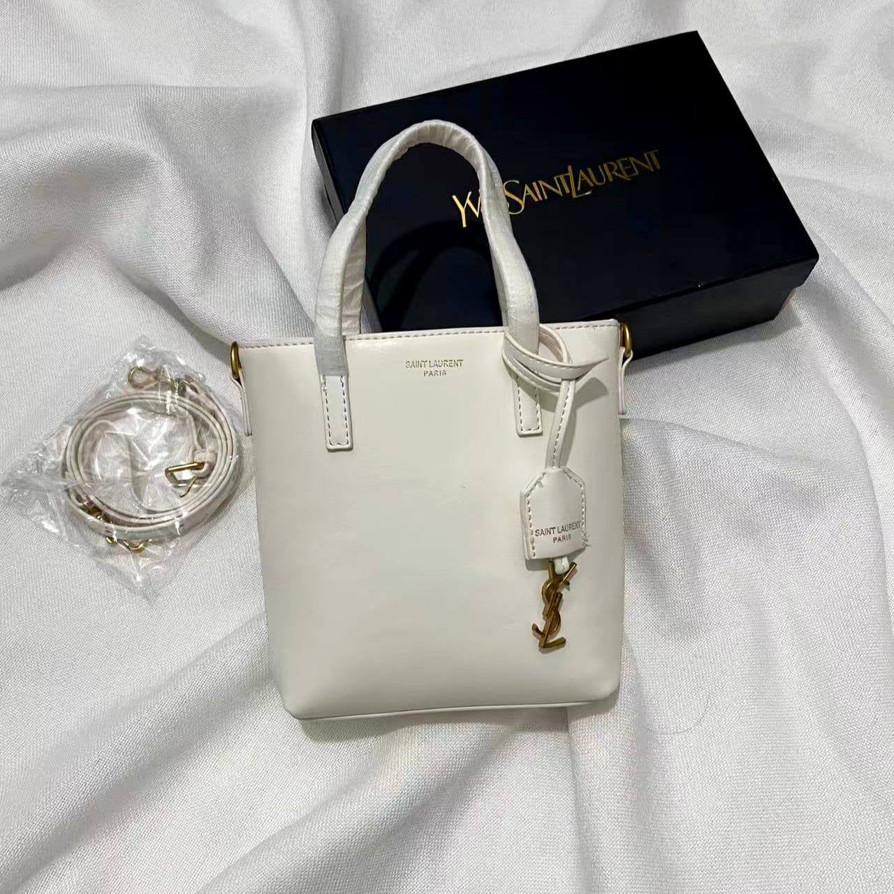 YSL

80 dhs🇦🇪

with box
🎁🎁🎁

size 17*5*18cm

Zain26
♥️♥️♥️