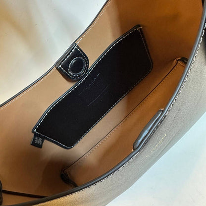 COACH 
GOOD QUALITY 
offer price
65 dhs🇦🇪

Zain39
♥️♥️♥️