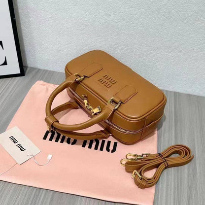 Miu Miu 
90 dhs🇦🇪

with box
🎁🎁🎁

Zain90
♥️♥️♥️