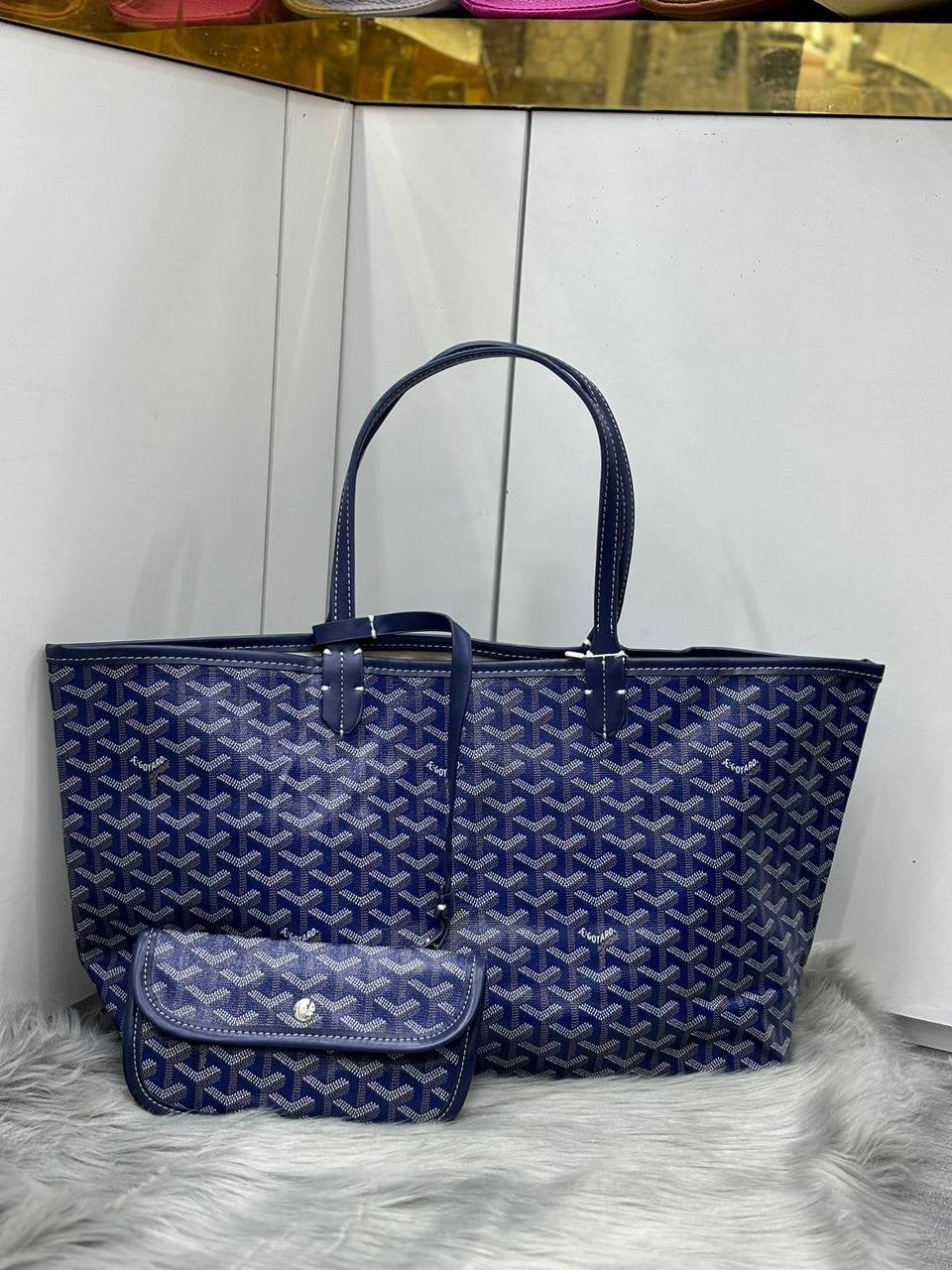 Goyard
SIZE  ……… 38cm 🌷🌷🌷
85 dhs🇦🇪

Zain51
♥️♥️♥️