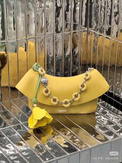 Loewe 
Master
350 dhs🪙
#25cm🥰

Zain228
♥️♥️♥️