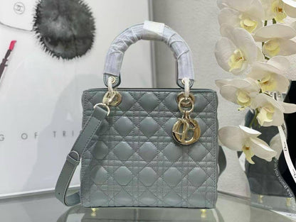 Lady Dior Master 
330 dhs🇦🇪
#With box
🎁🎁🎁

#24cm

Zain228
♥️♥️♥️