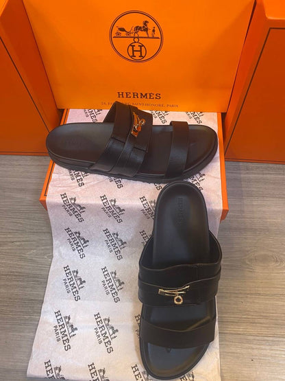 Hermes Slipper For Men, 
Size 40 To 45
105 dhs🇦🇪

Zain120
♥️♥️♥️