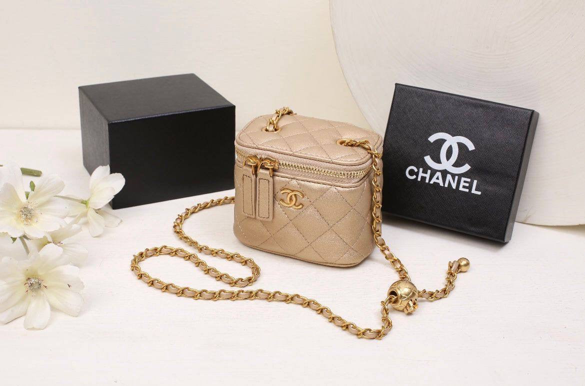 Chanel

with box 
🎁🎁🎁

90 dhs🪙💕

Zain50
♥️♥️♥️