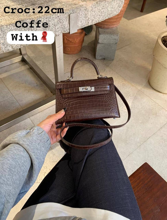 Hermes ᴋɪʟʟʏ ᴄʀᴏᴄᴏᴅɪʟᴇ 
sɪʟᴠᴇʀ ʜᴀʀᴅᴡᴀʀᴇ 
ᴡɪᴛʜʙᴏx 
🎁🎁🎁

ᴄʀᴏᴄs ᴍᴀᴛᴇʀɪᴀʟ 
sɪᴢᴇ:22ᴄᴍ
100 dhs🇦🇪

Zain56
♥️♥️♥️