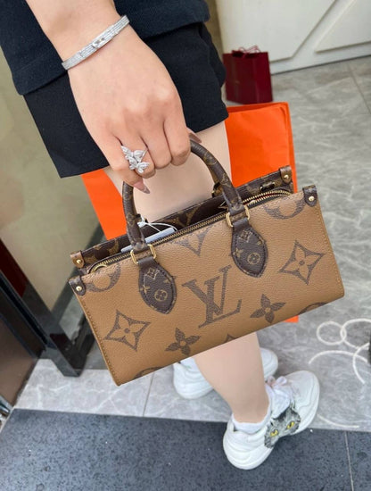 LV

90 dhs🇦🇪
Good quality 

with box
🎁🎁🎁

Zain35
♥️♥️♥️