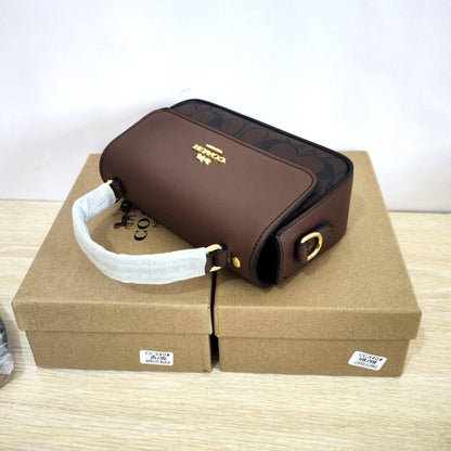 Coach
85 dhs🇦🇪

with box
🎁🎁🎁

size 19cm

Zain26
♥️♥️♥️