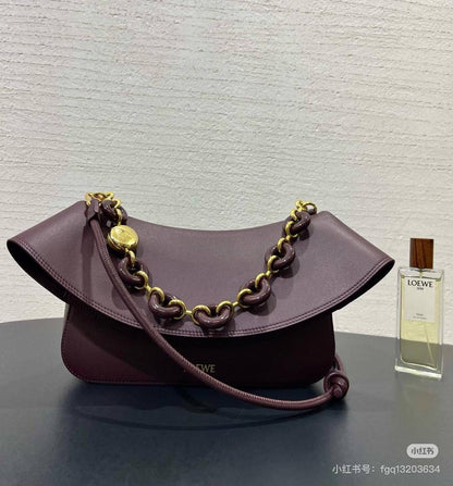 Loewe 
Master
350 dhs🪙
#25cm🥰

Zain228
♥️♥️♥️