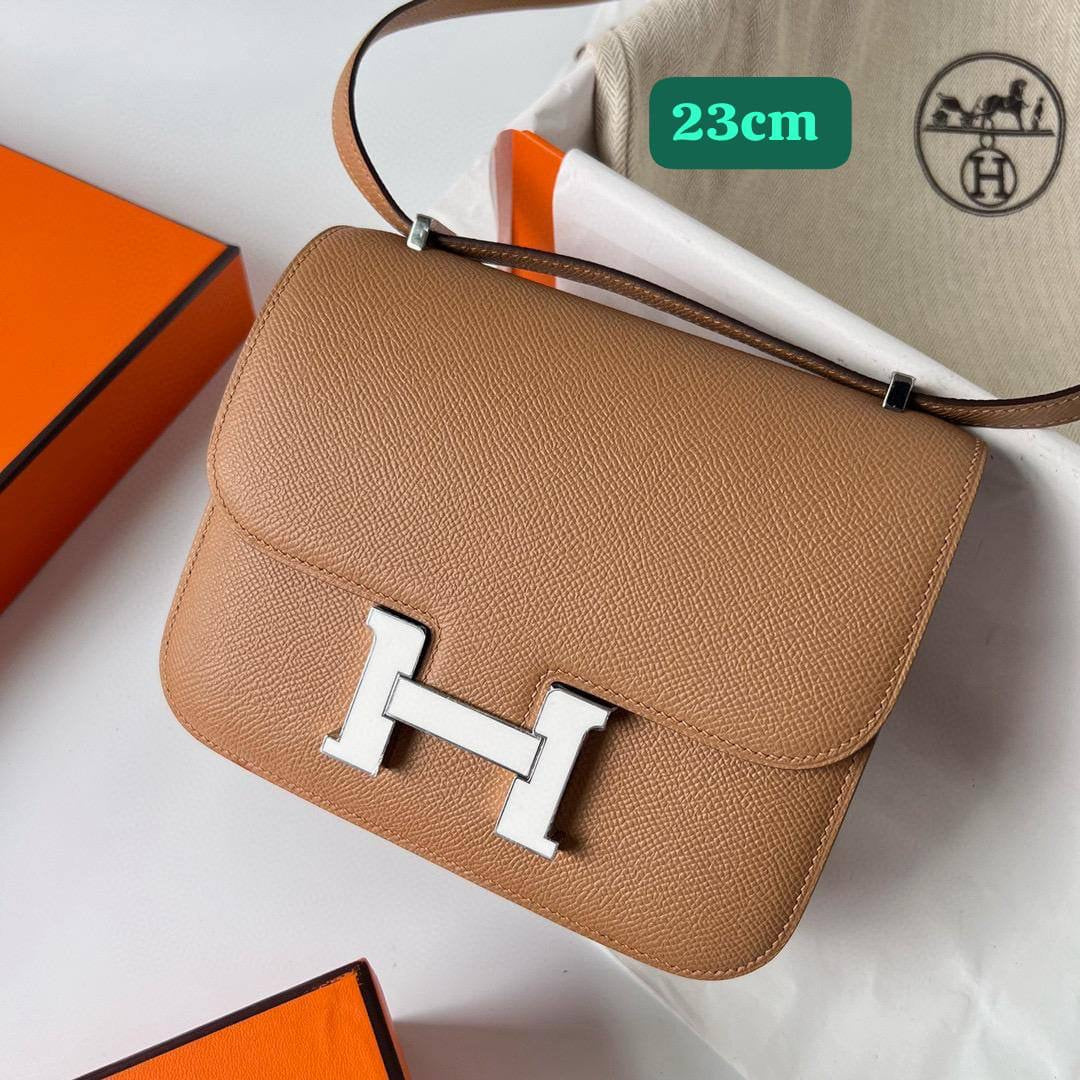 Hermes
Good quality 

with box
🎁🎁🎁
95 dhs🪙💕

Zain186
♥️♥️♥️