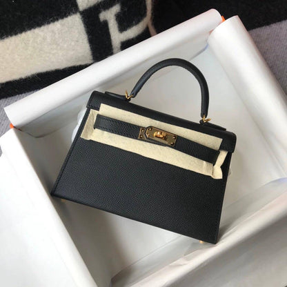Hermes
Best quality 

with box’s 
🎁🎁🎁

90 dhs🪙💕

size 22cm

Zain158
♥️♥️♥️