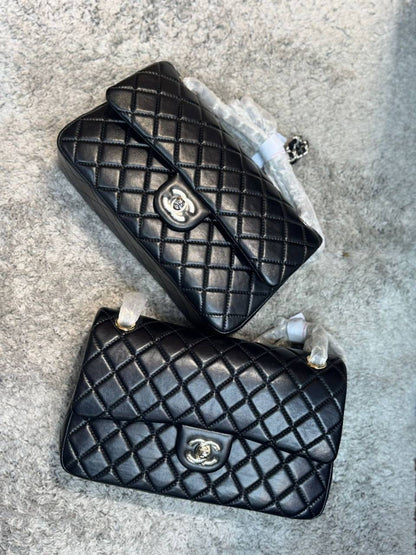 Chanel Flap 
         25 Cm
220 dhs🇦🇪

Zain131
♥️♥️♥️