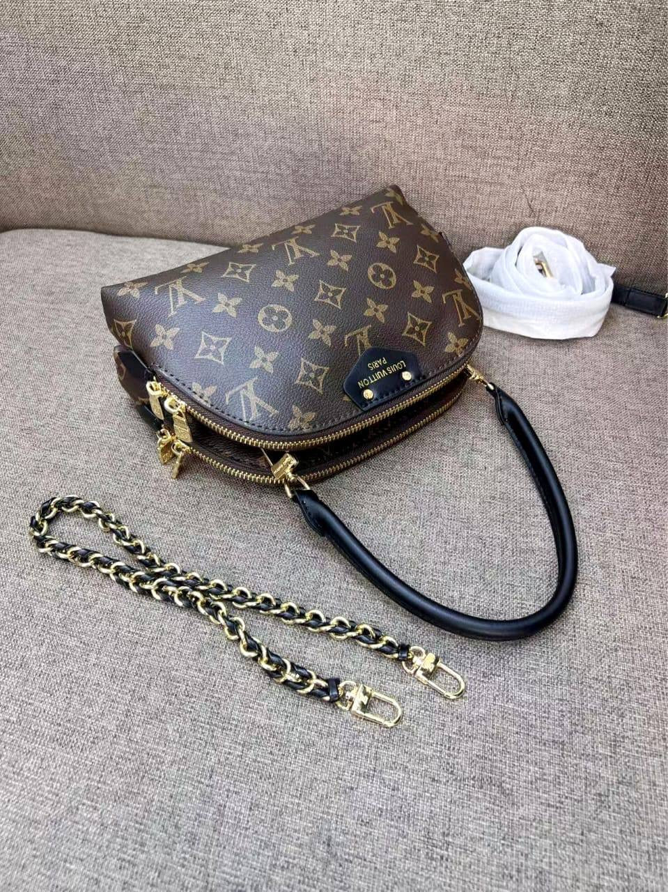LV
90 dhs🪙💕
size 22cm

Zain26
♥️♥️♥️