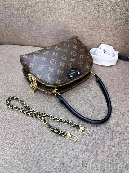 LV
90 dhs🪙💕
size 22cm

Zain26
♥️♥️♥️