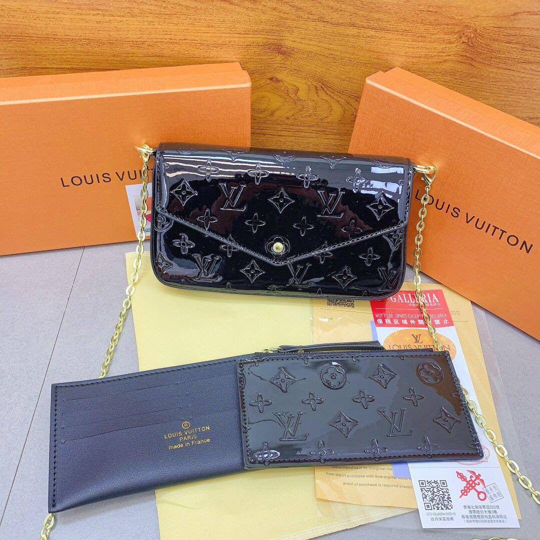 LV / Coach

75 dhs🇦🇪

with box
🎁🎁🎁

size 22×3.5×12cm

Zain213
♥️♥️♥️