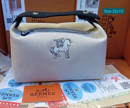 Hermes
Best quality 

with box’s 
🎁🎁🎁

95 dhs🇦🇪

size 22 cm

Zain158
♥️♥️♥️