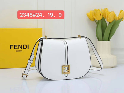 Fendi

With box 
🎁🎁🎁

85 dhs🇦🇪

Zain137
 ♥️♥️♥️