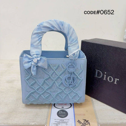 Dior
ᴇᴍʙʀᴏɪᴅᴇᴅ ᴅᴇsɪɢɴ
sɪʟᴠᴇʀ ʜᴀʀᴅᴡᴀʀᴇ
ᴡɪᴛʜ ʟᴏɴɢ ʙᴇʟᴛ sᴛʀᴀᴘ
sɪᴢᴇ :20 cm

ᴡɪᴛʜ BOX
🎁🎁🎁

75 dhs🇦🇪

Zain31
♥️♥️♥️