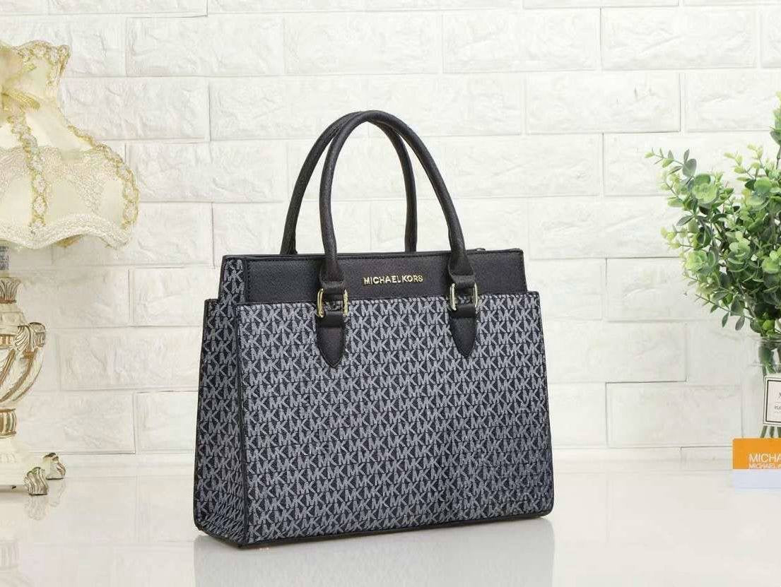 MK 
NEW CAME GOOD QUALITY 
100 dhs🇦🇪

Zain39
♥️♥️♥️