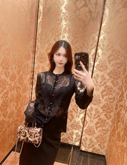 D&G
110 dhs🇦🇪

with box
🎁🎁🎁

size 22cm

Zain26
♥️♥️♥️