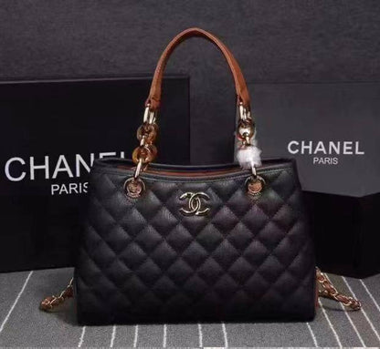 Chanel - CH

95 dhs🇦🇪

Good quality 
with box
🎁🎁🎁

Zain35
♥️♥️♥️