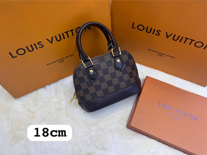 LV
ᴡɪᴛʜ ʟᴏɴɢ sᴛʀᴀᴘ

ᴡɪᴛʜʙᴏx
🎁🎁🎁

ʟᴇᴀᴛʜᴇʀ
sɪᴢᴇ:18ᴄᴍ
90 dhs🇦🇪

Zain56
♥️♥️♥️