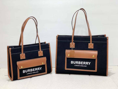 BURBERRY 

BIG SIZE 120 dhs🇦🇪
SMALL SIZE 110 dhs🇦🇪

Zain232
♥️♥️♥️