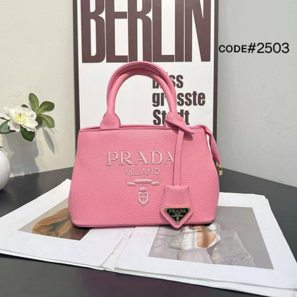 PRADA ᴛᴏᴘ ʜᴀɴᴅʙᴀɢ
ᴍᴀᴛᴛᴇ ʟᴇᴀᴛʜᴇʀ ᴍᴀᴛᴇʀɪᴀʟ
ᴇᴍʙʀᴏɪᴅᴇᴅ ʟᴏɢᴏ
ɪᴛ ʜᴀs ᴢɪᴘᴘᴇʀ
ᴡɪᴛʜ ʟᴏɴɢ ʙᴇʟᴛ sᴛʀᴀᴘ
sɪᴢᴇ : 23 cm

65 dhs🪙

Zain31
♥️♥️♥️